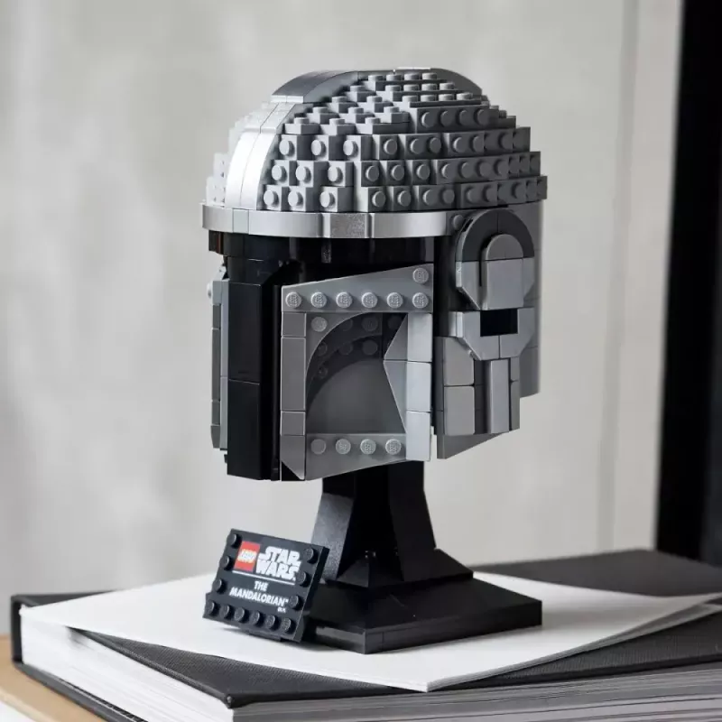 Konstrukciju rotaļlieta LEGO Mandalorietis ķivere 75328 — Zvaigžņu karu displeja modelis, kolekcionējams būvkomplekts, 584 gab., vecumam 18+