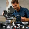 LEGO Technic motocikla modelis BMW M1000RR 42130 ar detalizētu dzinēju un strādājošu balstiekārtu