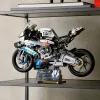 LEGO Technic motocikla modelis BMW M1000RR 42130 ar detalizētu dzinēju un strādājošu balstiekārtu