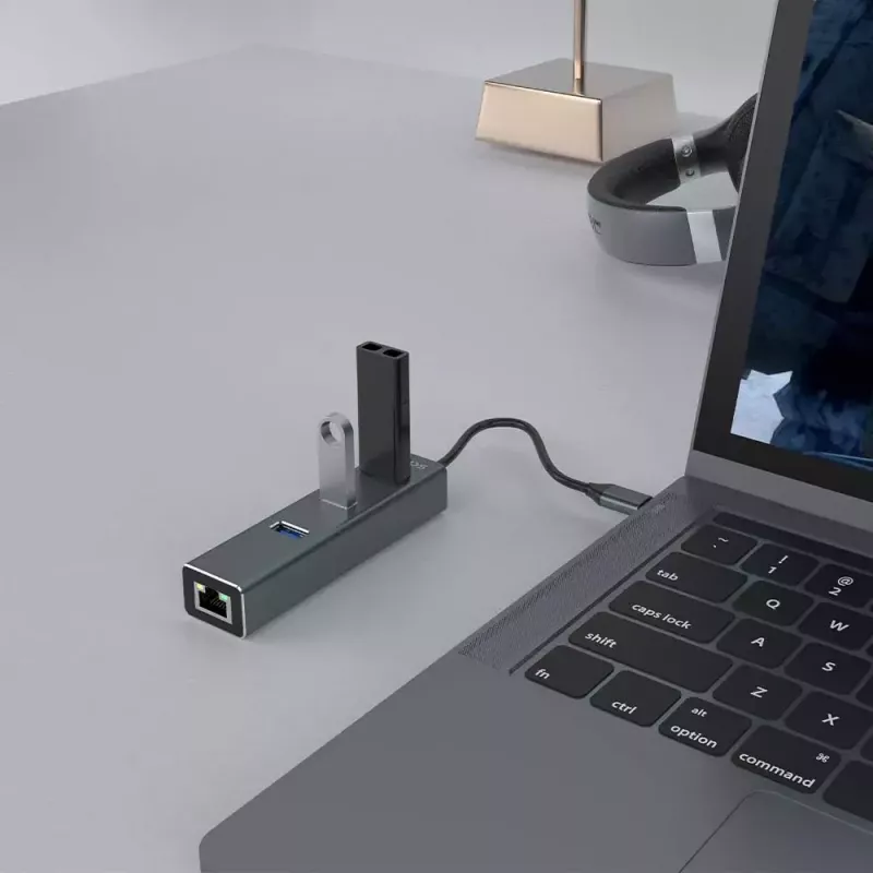 USB-C centrmezgls SAVIO AK-57 ar 3 × USB-A, RJ-45 Gigabit Ethernet (5000 Mbit/s), alumīnija pelēks