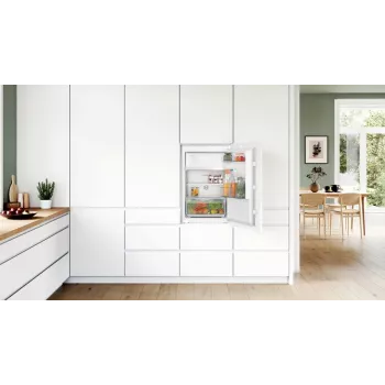 Bosch Serie 2 KIL22NSE0 kombinētais ledusskapis Iebūvējams 119 L Balts
