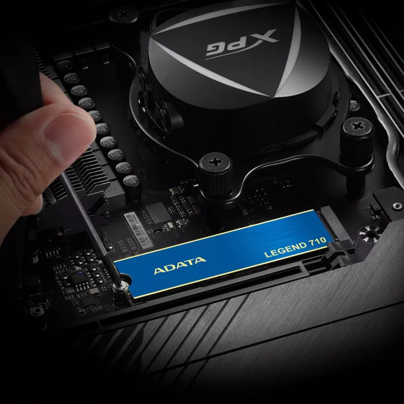 SSD M.2 ADATA LEGEND 710 256 GB — PCIe 3.0 NVMe, lasīšanas ātrums 2100 MB/s, rakstīšanas ātrums 1000 MB/s