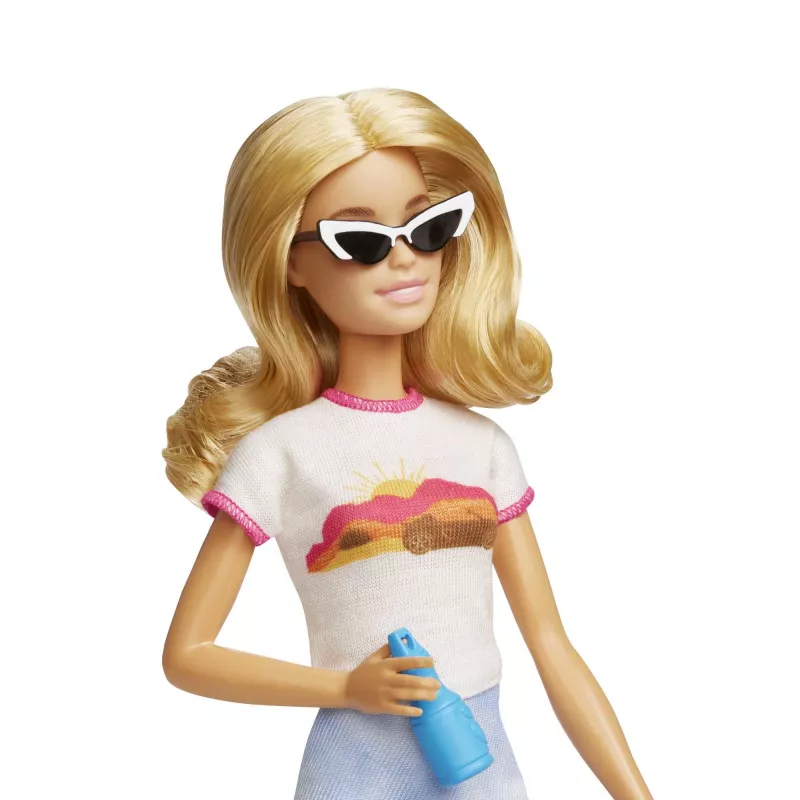 Barbie Dreamhouse Adventures lelle un aksesuāri, “Malibu” ceļojumu komplekts ar kucēnu un 10+ detaļām, ieskaitot darbspējīgu čemodānu