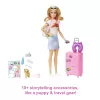 Barbie Dreamhouse Adventures lelle un aksesuāri, “Malibu” ceļojumu komplekts ar kucēnu un 10+ detaļām, ieskaitot darbspējīgu čemodānu