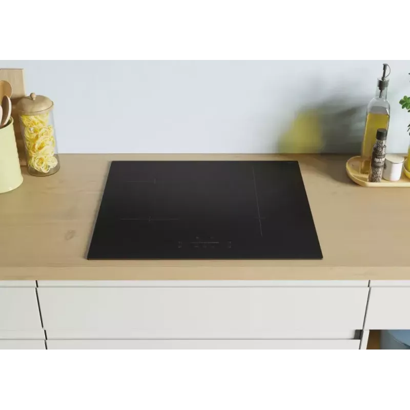 Candy CTP6SC4/E1 Melna iebūvējama 59 cm zonas indukcijas plīts ar 4 zonām un iebūvētu tvaika nosūcēju