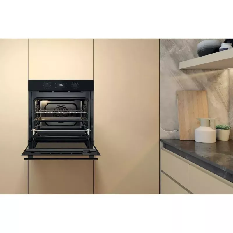 Iebūvējamā elektriskā cepeškrāsns WHIRLPOOL OMR58HU1B — 71 L, A+, hidrolītiskā pašattīrīšanās, konvekcija, grils, teleskopiskā sliede