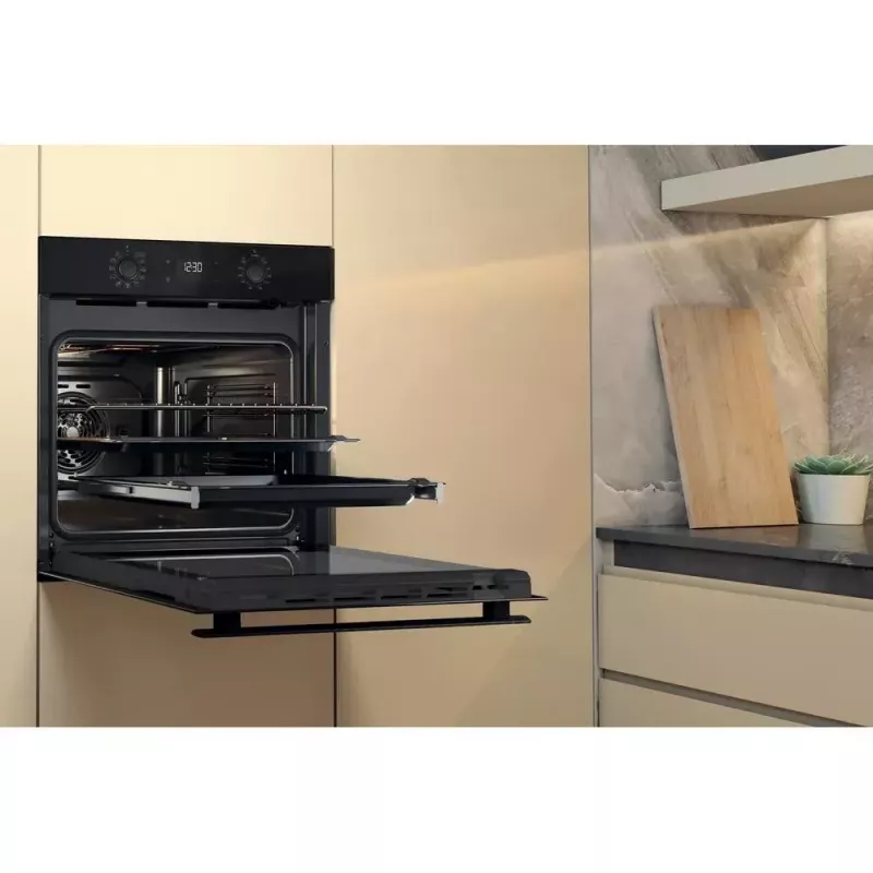 Iebūvējamā elektriskā cepeškrāsns WHIRLPOOL OMR58HU1B — 71 L, A+, hidrolītiskā pašattīrīšanās, konvekcija, grils, teleskopiskā sliede