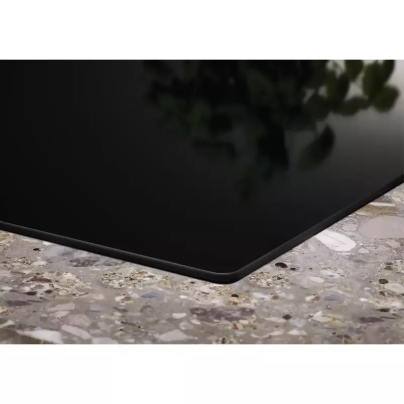 Indukcijas plīts virsma Electrolux LIT30230C — 2 zonu iebūvējama, 29 cm plata, melna, skārienjutīga vadība, 210/145 mm zonas