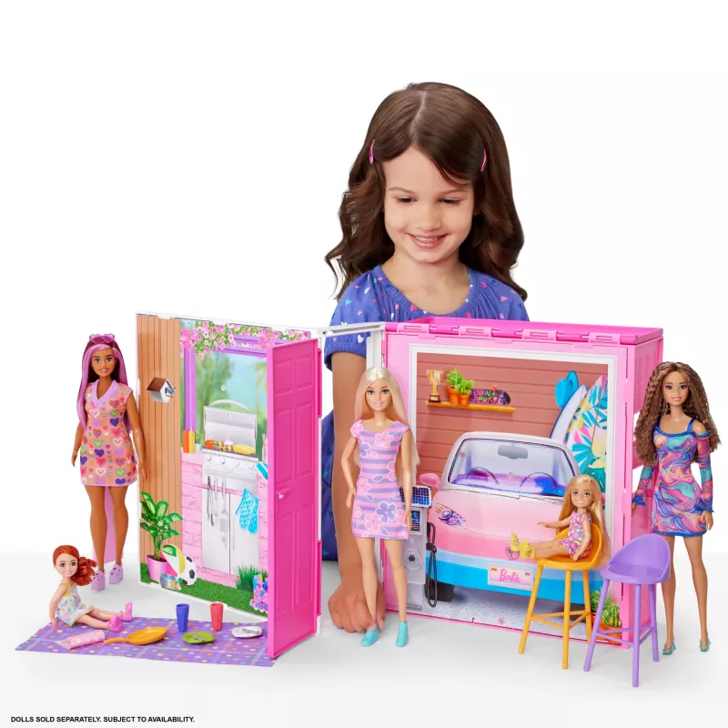 Barbie Getaway leļļu māja ar lelli, 4 rotaļu zonām un 11 dekorācijas piederumiem