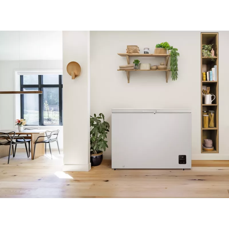 Lādes saldētava Gorenje FH30EAW — 297 L lietderīgā tilpība, energoefektivitātes klase E, brīvstāvoša, ar displeju, balta