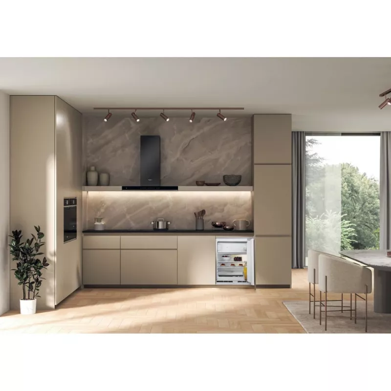 Whirlpool WBUF011 kombinētais ledusskapis ievietojams zem darba virsmas 126 L