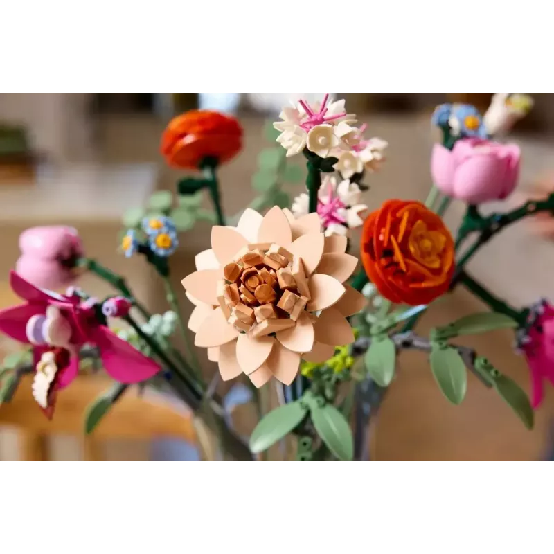 LEGO Icons būvkomplekts Flower Bouquet 10342 — 749 gabali, izstādes modelis, 18+