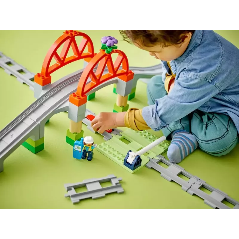 LEGO DUPLO Dzelzceļa tilta un sliežu paplašināšanas komplekts 10426 – DUPLO dzelzceļa tilts un līkumotas sliedes maziem bērniem