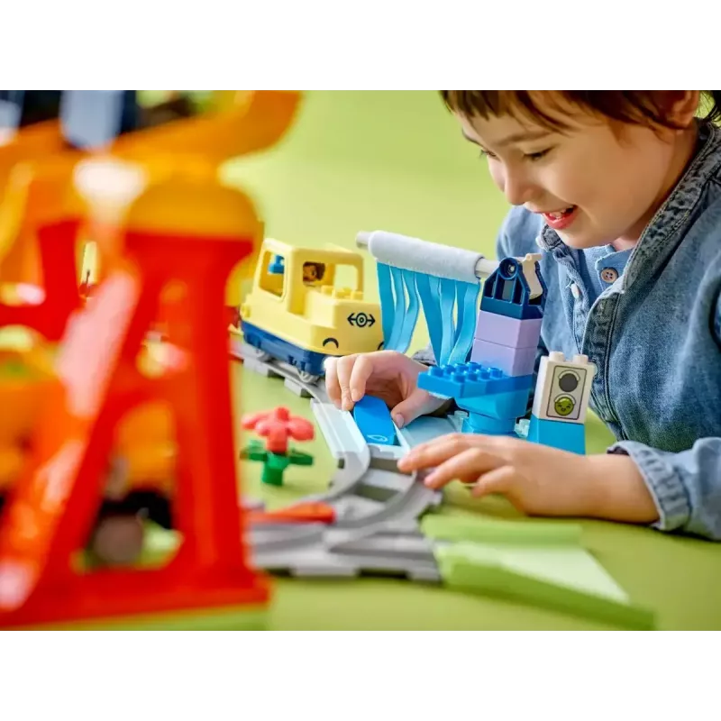 Rotaļu vilciena komplekts LEGO DUPLO 10428 Lielais Interaktīvais Kopienas Vilciens — liels interaktīvs vilciens maziem bērniem
