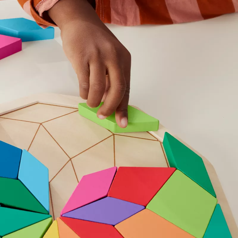 Fisher-Price koka mandalas ģeometriskā puzle maziem bērniem un bērniem, 40 koka gabali