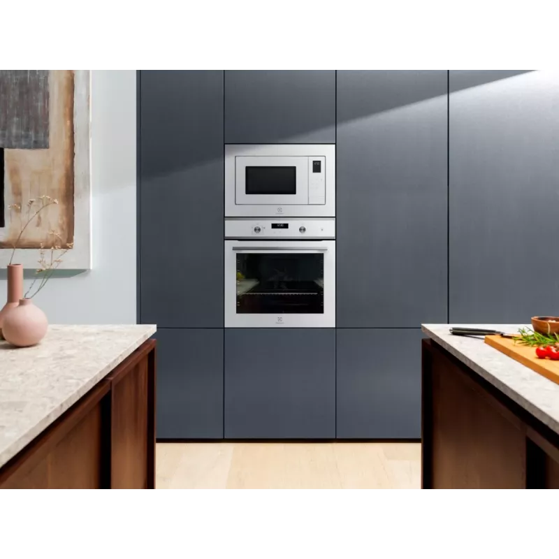 Solo mikroviļņu krāsns Electrolux LMS2203EMX — 700 W, 20 L, nerūsējošais tērauds/melna, iebūvējama (56×35×38 cm)