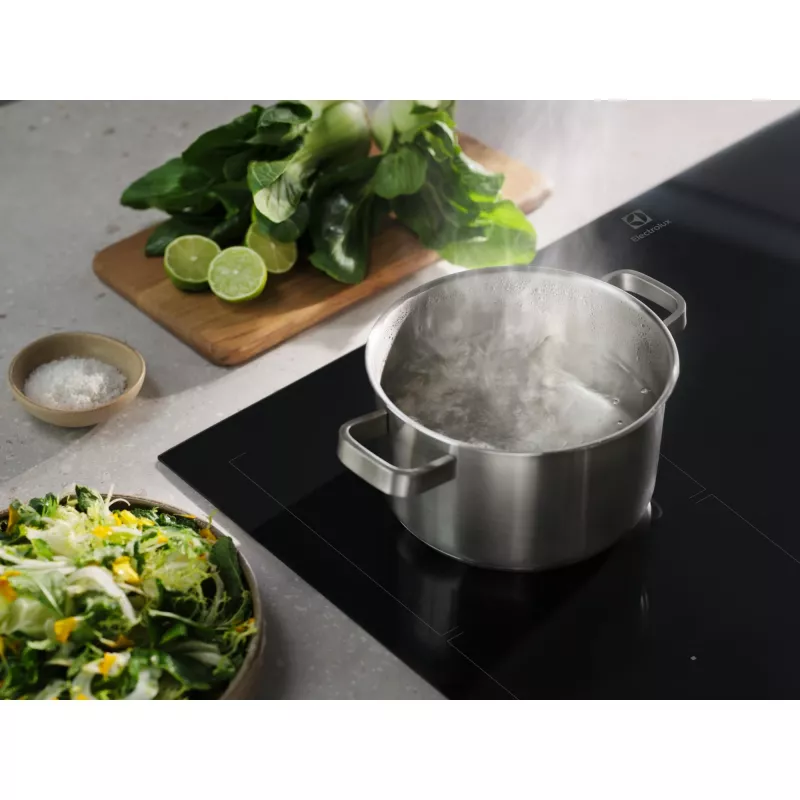 Electrolux Serie 500 EIT60433CT Melna Iebūvējama 60 cm Zonu indukcijas plīts virsma 4 zona(s)