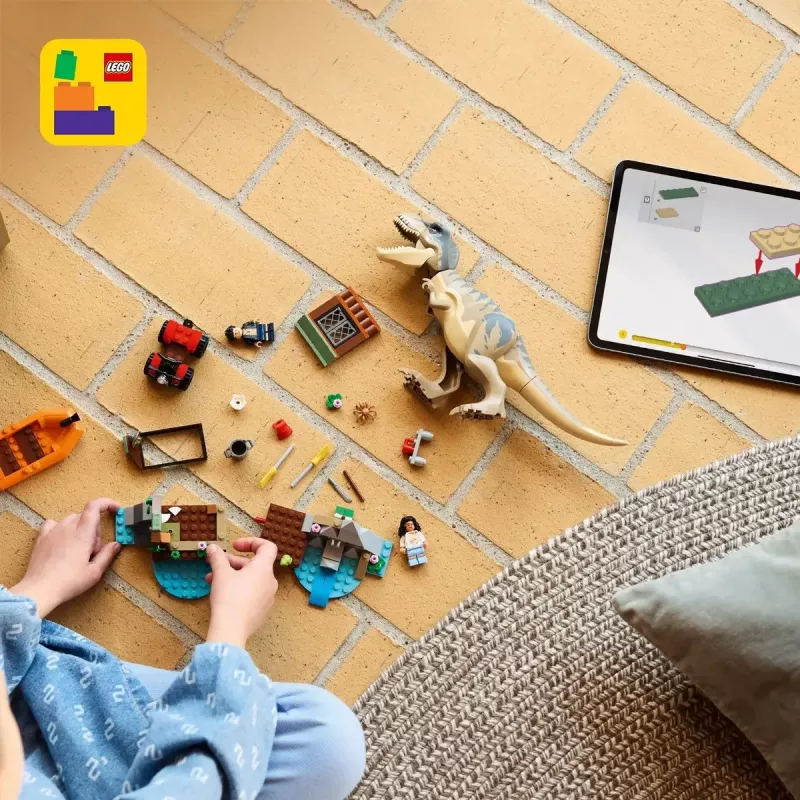 LEGO dinozauru konstruktors T. rex bēgšana pa upi 76975 — 199 detaļas, 2 minifigūras, vecums 5+