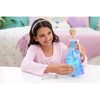 Disney Princess Enchanted Ballgown Cinderella modes lelle ar gaismas un skaņas efektiem, iedvesmota no filmas