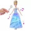 Disney Princess Enchanted Ballgown Cinderella modes lelle ar gaismas un skaņas efektiem, iedvesmota no filmas