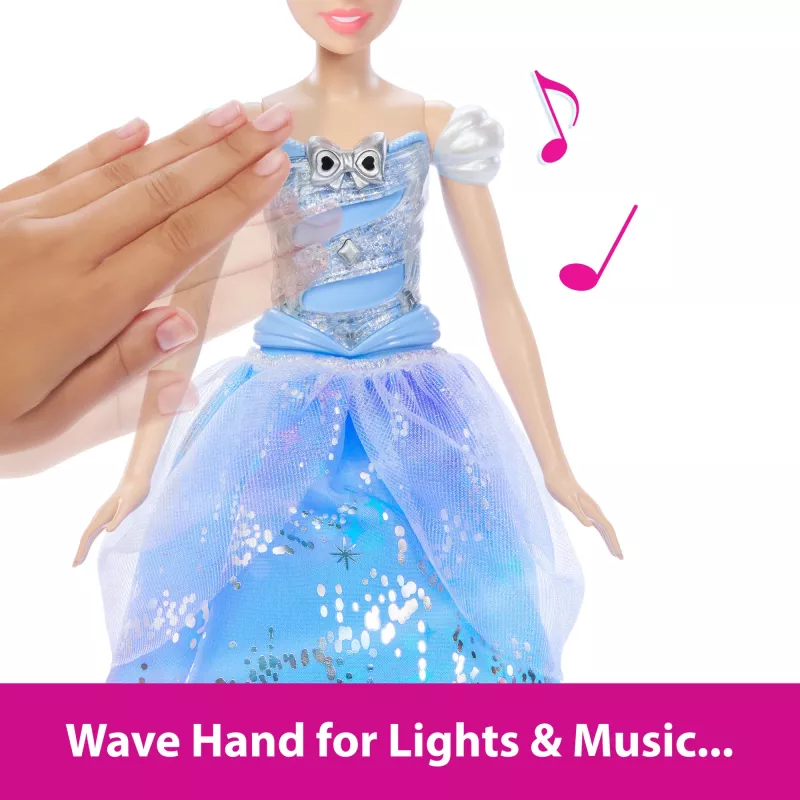 Disney Princess Enchanted Ballgown Cinderella modes lelle ar gaismas un skaņas efektiem, iedvesmota no filmas