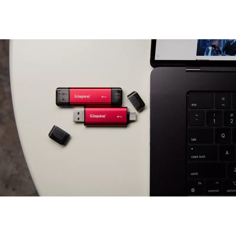 Ārējais SSD Kingston 2 TB Dual USB-A/USB-C, USB 3.2 Gen 2, lasīšanas ātrums 1050 MB/s, rakstīšanas ātrums 950 MB/s, melns/sarkans