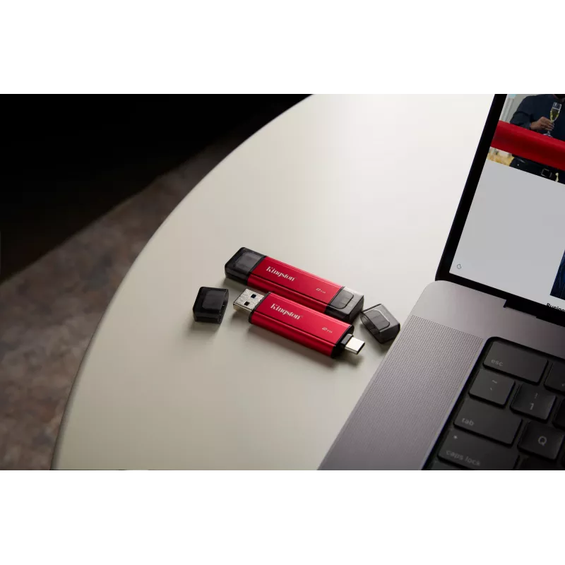 Ārējais SSD Kingston 2 TB Dual USB-A/USB-C, USB 3.2 Gen 2, lasīšanas ātrums 1050 MB/s, rakstīšanas ātrums 950 MB/s, melns/sarkans