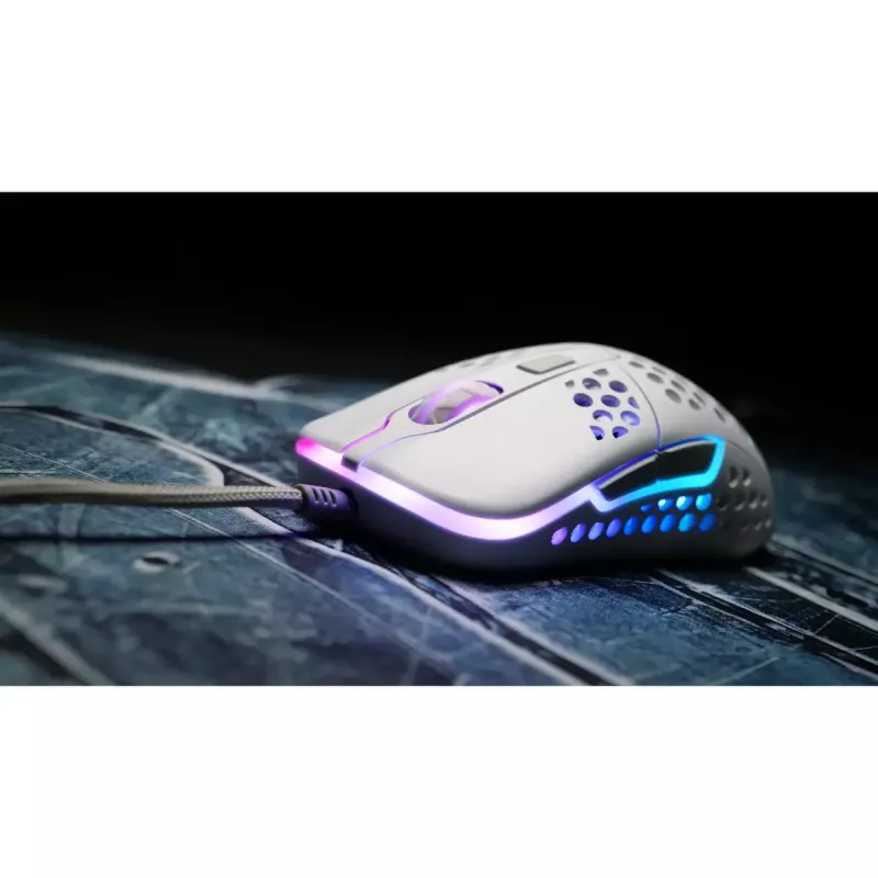 XTRFY M42 piemērota abām rokām spēļu pele — optiskais sensors, 16 000 DPI, USB Type‑A, balta, RGB