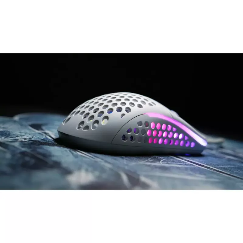 XTRFY M42 piemērota abām rokām spēļu pele — optiskais sensors, 16 000 DPI, USB Type‑A, balta, RGB