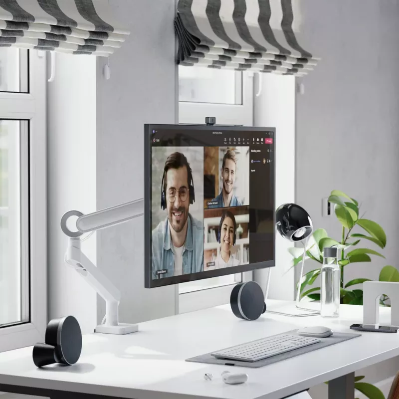 ALOGIC Desktop Monitor - Clarity Max Pro - 32in - 3840x2160 (4K UHD) ar USB-C Power Delivery un tīmekļa kameru