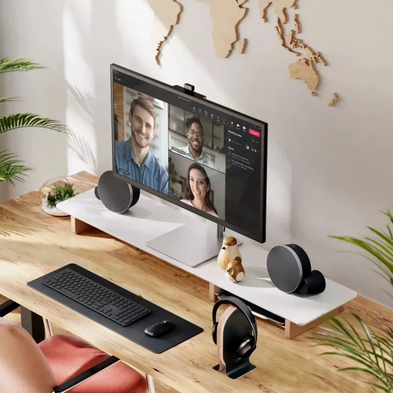 ALOGIC Desktop Monitor - Clarity Max Pro - 32in - 3840x2160 (4K UHD) ar USB-C Power Delivery un tīmekļa kameru