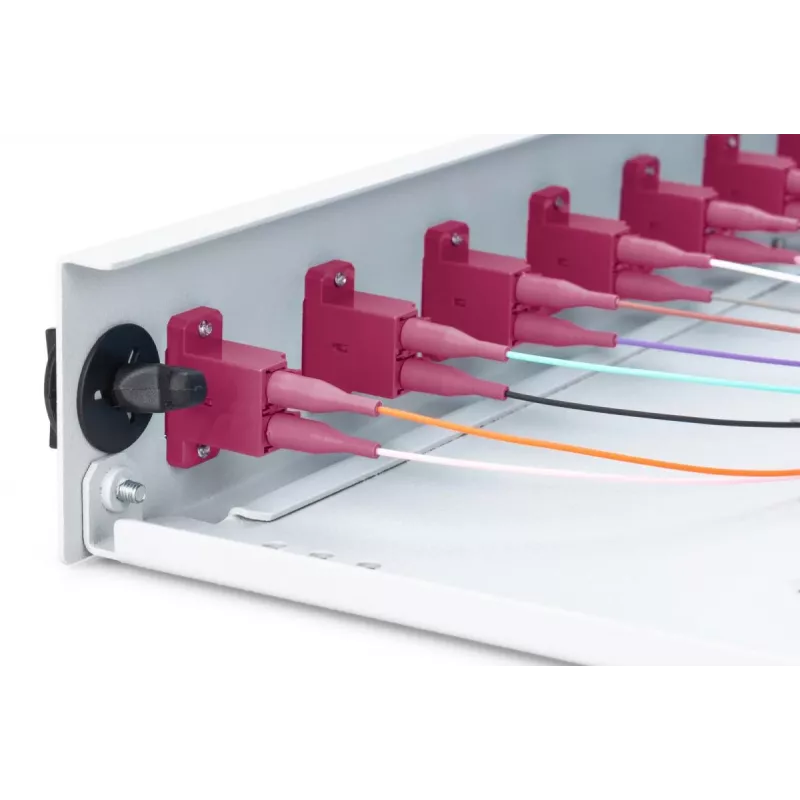 DIGITUS optiskās šķiedras bīdāmā salaiduma kaste, 1U, aprīkota ar 12x LC Duplex, ietver M 25 skrūvi, salaiduma kasešu krāsainos pigtailus OM4, adapteris