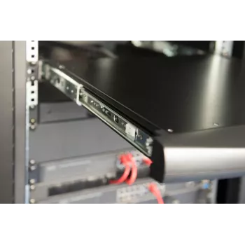 DIGITUS modulāra 43,2 cm (19 collu) HD TFT konsole ar 8 pieslēgvietu KVM. RAL 9005 melna - GE tastatūra