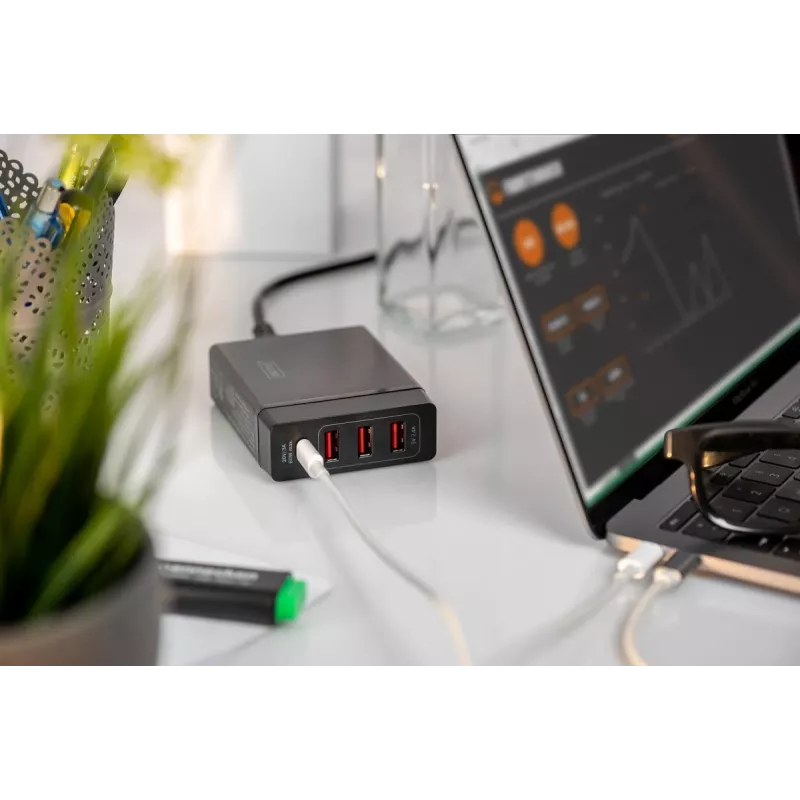 DIGITUS 4 portu USB lādētājs, 72W 1x USB-C (PD) 5,9,15,20V/3A, 3x USB-A 5V/2,4A, melns