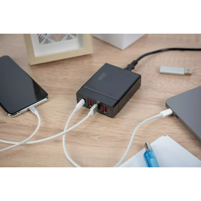 DIGITUS 4 portu USB lādētājs, 72W 1x USB-C (PD) 5,9,15,20V/3A, 3x USB-A 5V/2,4A, melns