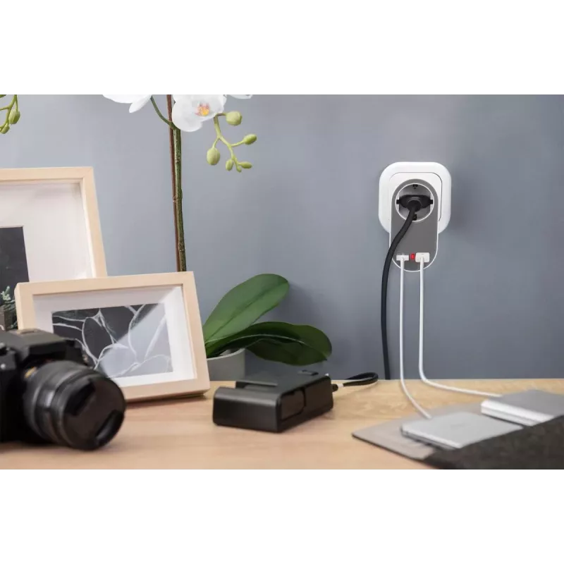 DIGITUS Strāvas adapteris ar 2 USB pieslēgvietām 250V, 50 Hz, USB: 5V, 2.1A, balta / pelēka