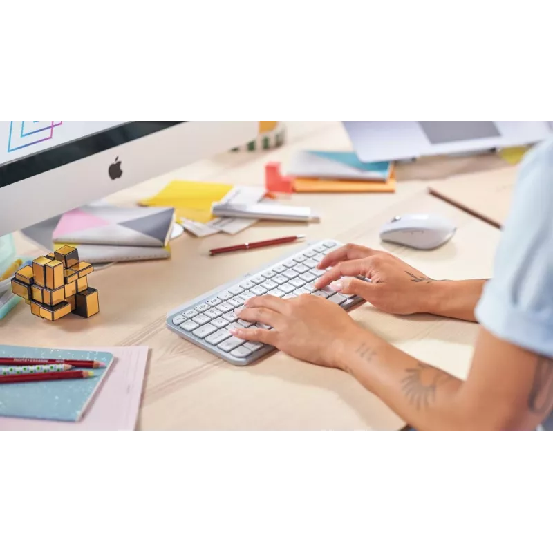 LOGITECH Minimālistiska Bezvadu Apgaismota Tastatūra - MX KEYS MINI - Gaiši Pelēka - Qwertz Deutsch