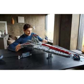 LEGO Star Wars Republic Venator Class Attack Cruiser 75367 — konstruktoru komplekts, 5374 gab., 320×1090×540 mm, 2 minifigūras, vecums 18+