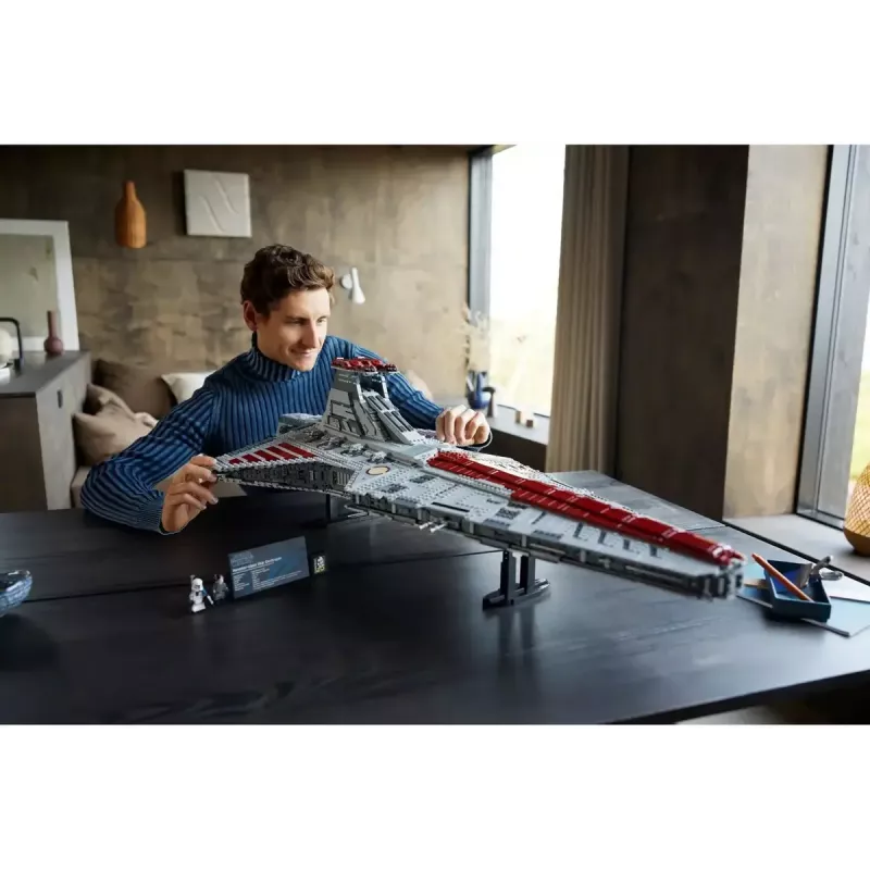 LEGO Star Wars Republic Venator Class Attack Cruiser 75367 — konstruktoru komplekts, 5374 gab., 320×1090×540 mm, 2 minifigūras, vecums 18+