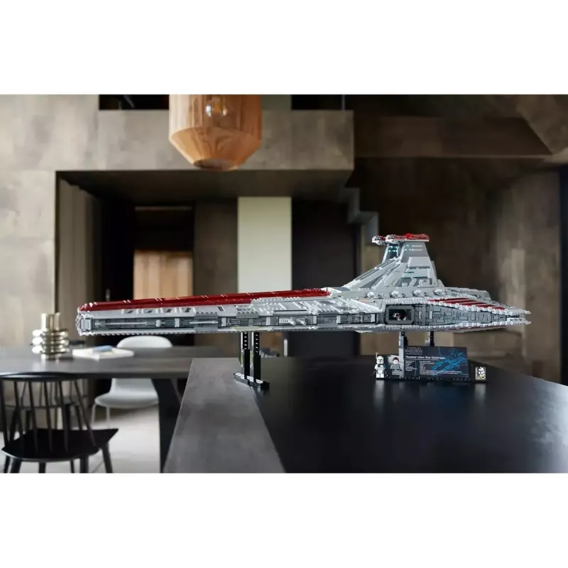 LEGO Star Wars Republic Venator Class Attack Cruiser 75367 — konstruktoru komplekts, 5374 gab., 320×1090×540 mm, 2 minifigūras, vecums 18+