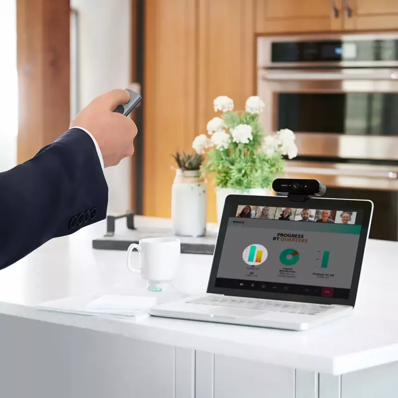 LOGITECH Spotlight prezentācijas tālvadības pults - zelta