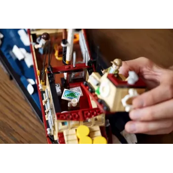 Konstruktors LEGO Ideas 21350 Jaws komplekts — 1497 detaļas, 3 minifigūras, laiva un ikoniskā haizivs, ieteicamais vecums 18+