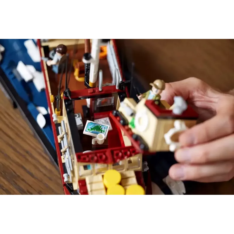 Konstruktors LEGO Ideas 21350 Jaws komplekts — 1497 detaļas, 3 minifigūras, laiva un ikoniskā haizivs, ieteicamais vecums 18+