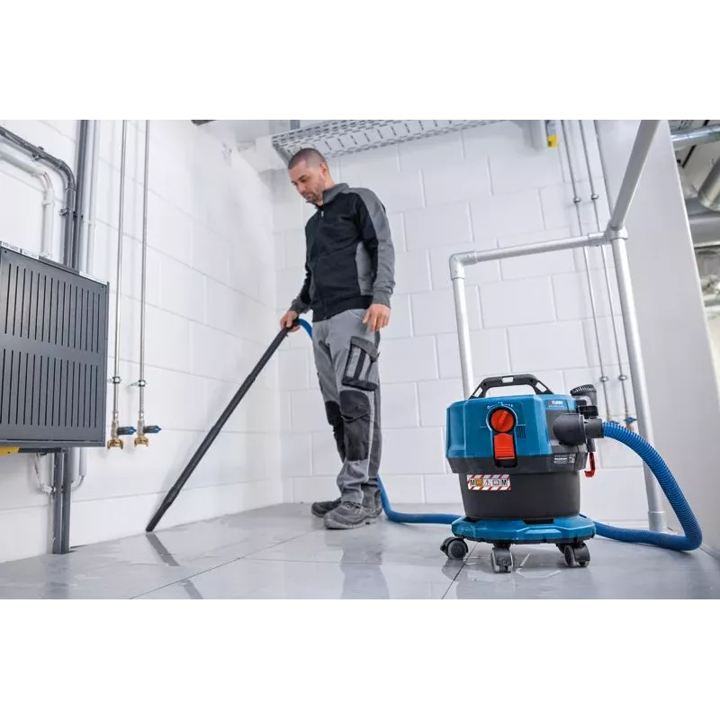 Bosch GAS 18V-12 MC Professional 12 l cilindra putekļsūcējs sausai un mitrai tīrīšanai, komplekts
