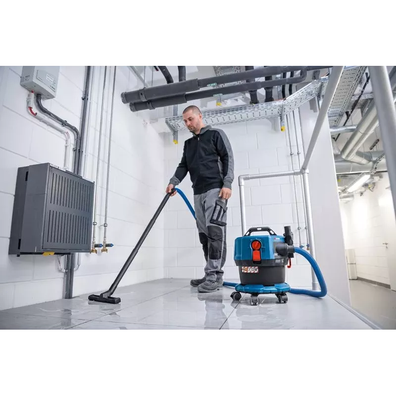 Bosch GAS 18V-12 MC Professional 12 l cilindra putekļsūcējs sausai un mitrai tīrīšanai, komplekts