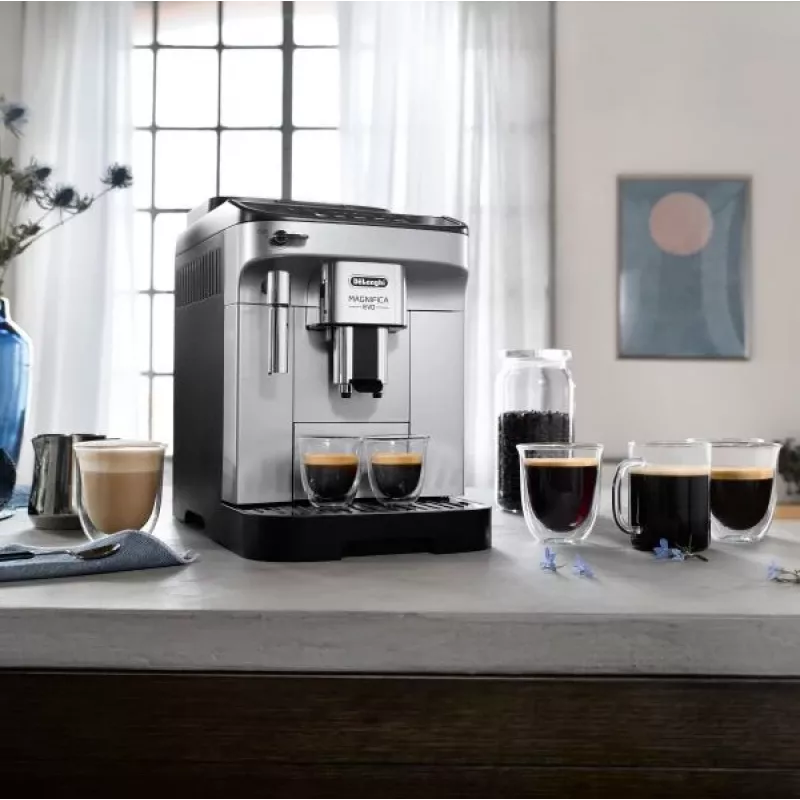 Kombinētā espresso automāts De’Longhi Magnifica ECAM290.31.SB — 1,8 L ūdens tvertne, 250 g pupiņu tvertne, 15 bāri, 2 tases