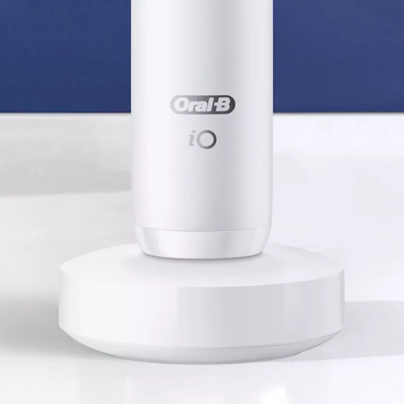 Oral-B iO elektriskā zobu birste Pieaugušajiem Rotējoša zobu birste Balta