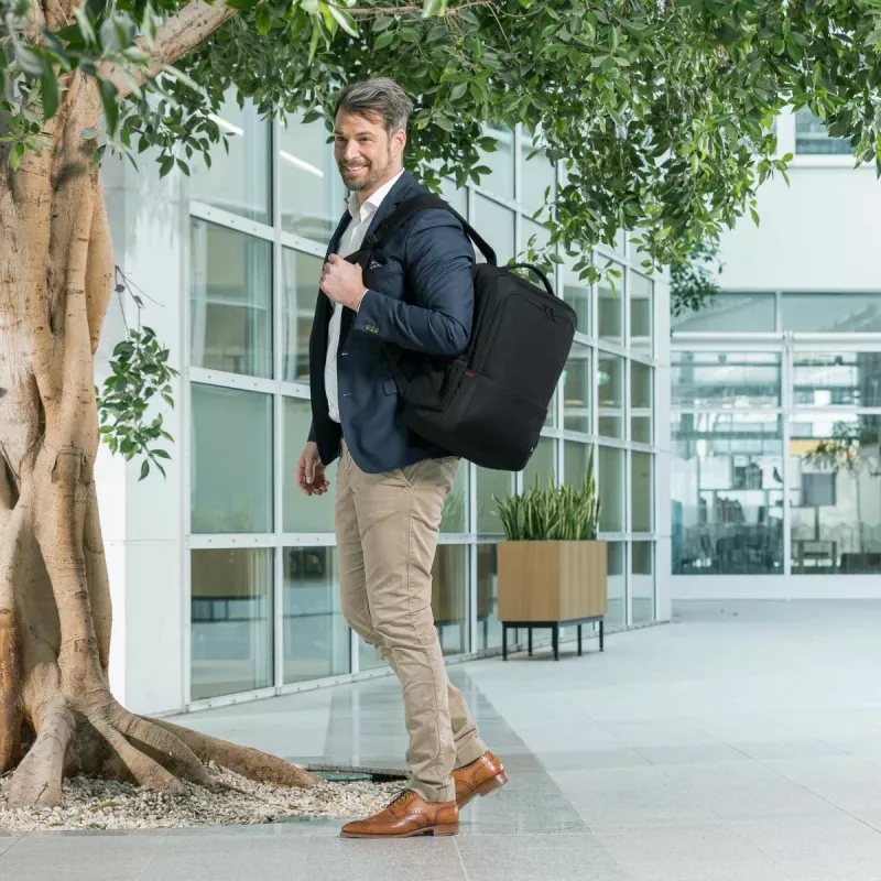 DICOTA Eco Backpack Plus Base - 13-15.6in piezīmjdatora soma - Melna / 300d Rpet Poliesters