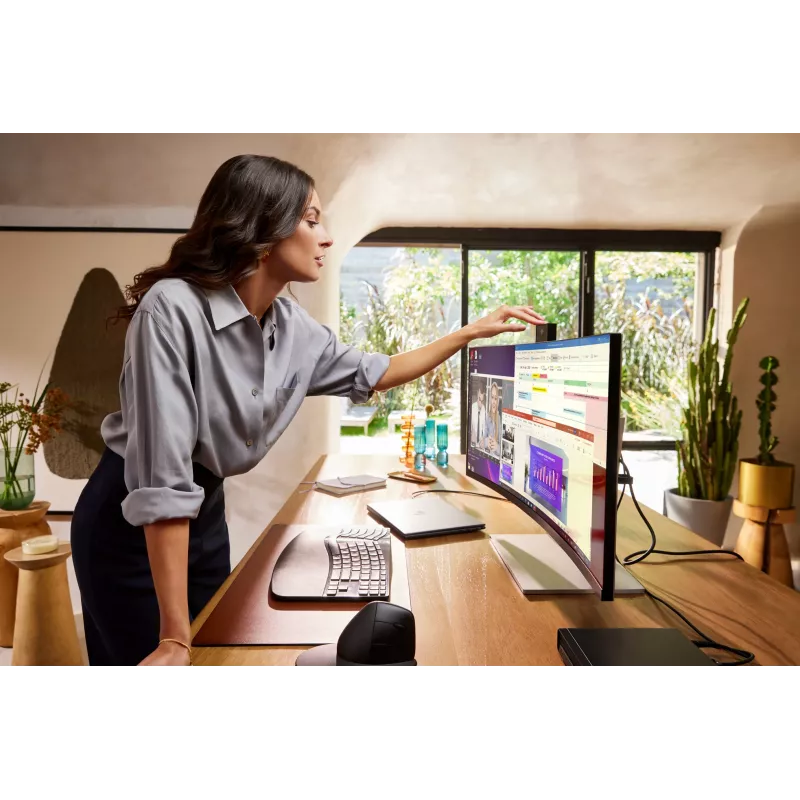 HP Series 7 Pro 34 collu WQHD konferences monitors - 734pm, 86,4 cm (34 colli), 3440 x 1440 pikseļi, Wide Quad HD, LCD, 5 ms, melns, sudrabs
