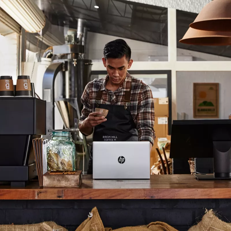 HP ProBook 445 G9 AMD Ryzen™ 5 5625U klēpjdators 35,6 cm (14 collu) Full HD 8 GB DDR4-SDRAM 256 GB SSD Wi-Fi 6 (802.11ax) Windows 11 Pro Sudrabs